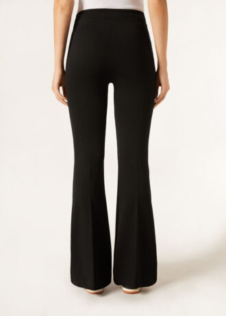 Ausgestellte Hose