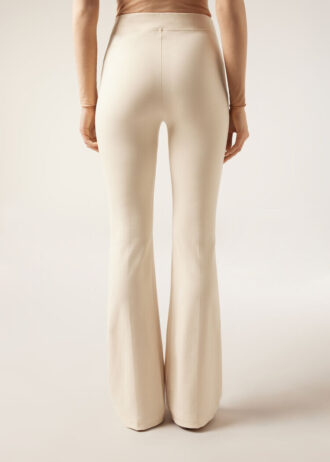 Ausgestellte Hose
