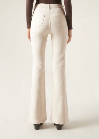 Ausgestellte Stretch-Jeans