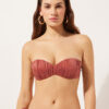 Bandeau-Bikini-Oberteil mit abgestufter Polsterung aus glänzendem Satin