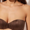 Bandeau-Bikini-Oberteil mit abgestufter Polsterung aus glänzendem Satin