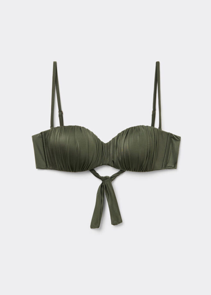Bandeau-Bikini-Oberteil mit abgestufter Polsterung aus glänzendem Satin