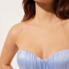 Bandeau-Bikini-Oberteil mit abgestufter Polsterung aus glänzendem Satin