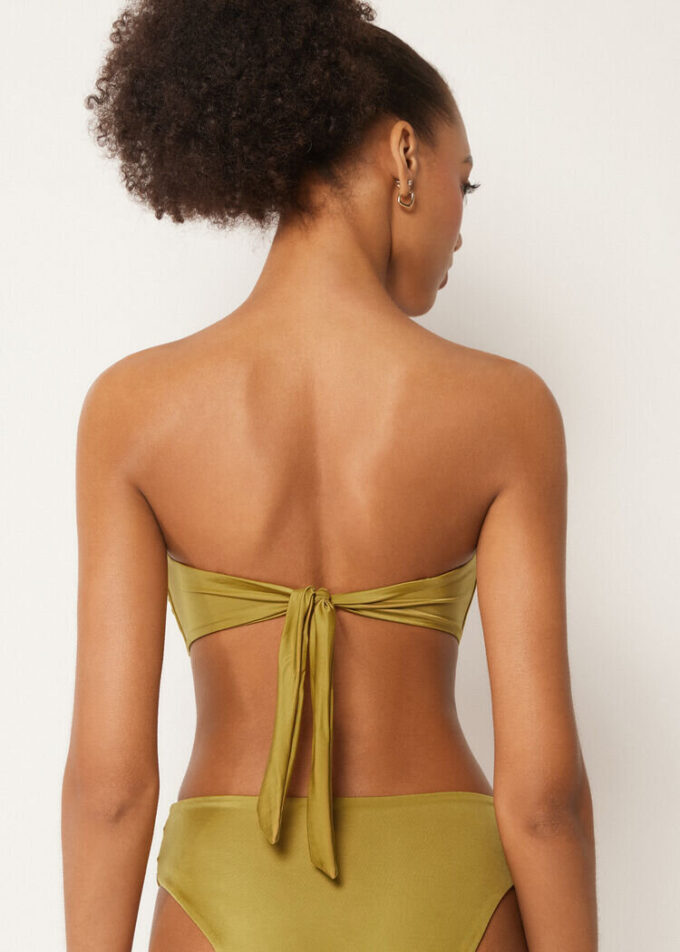 Bandeau-Bikinioberteil aus glänzendem Satin