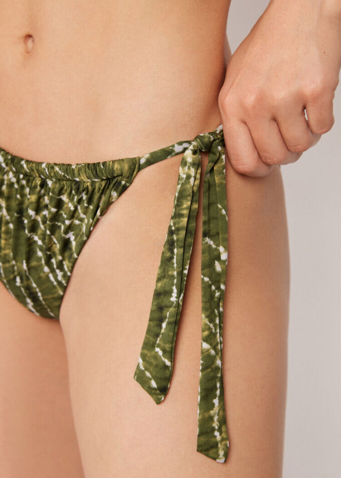 Bikini-Höschen mit Bindebändern in natürlichem Tie-Dye-Look
