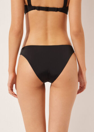 Bikinihosen mit hohem Beinausschnitt