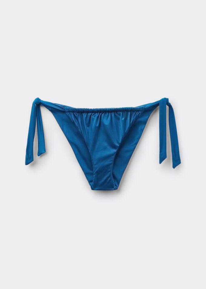 Bikinihosen mit seitlicher Schnürung aus glänzendem Satin