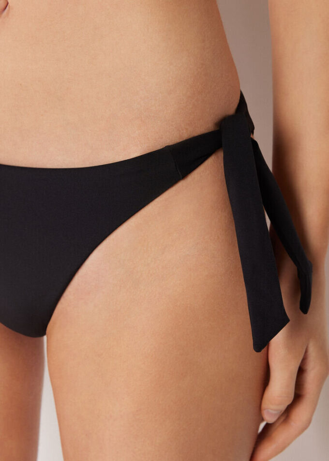 Bikinihosen mit seitlicher Schnürung, Premium-Passform