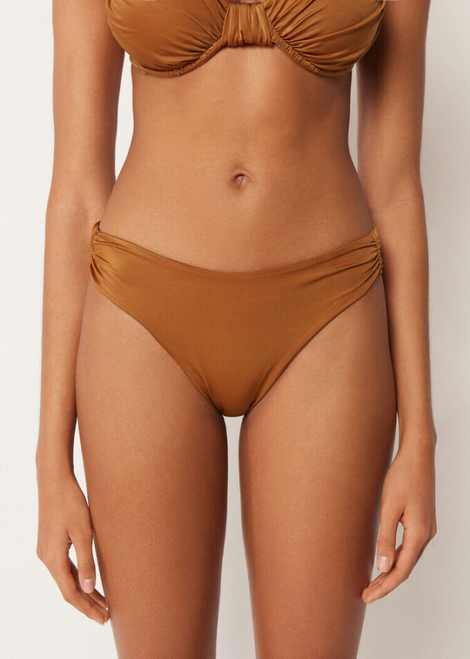 Brazilian-Bikinihosen aus glänzendem Satin
