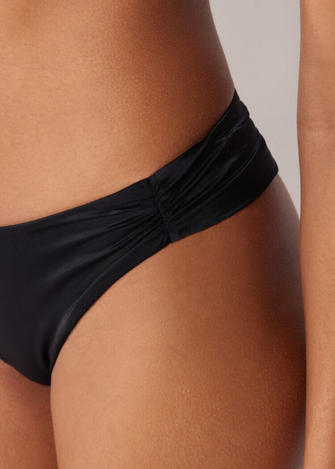Brazilian-Bikinihosen aus glänzendem Satin