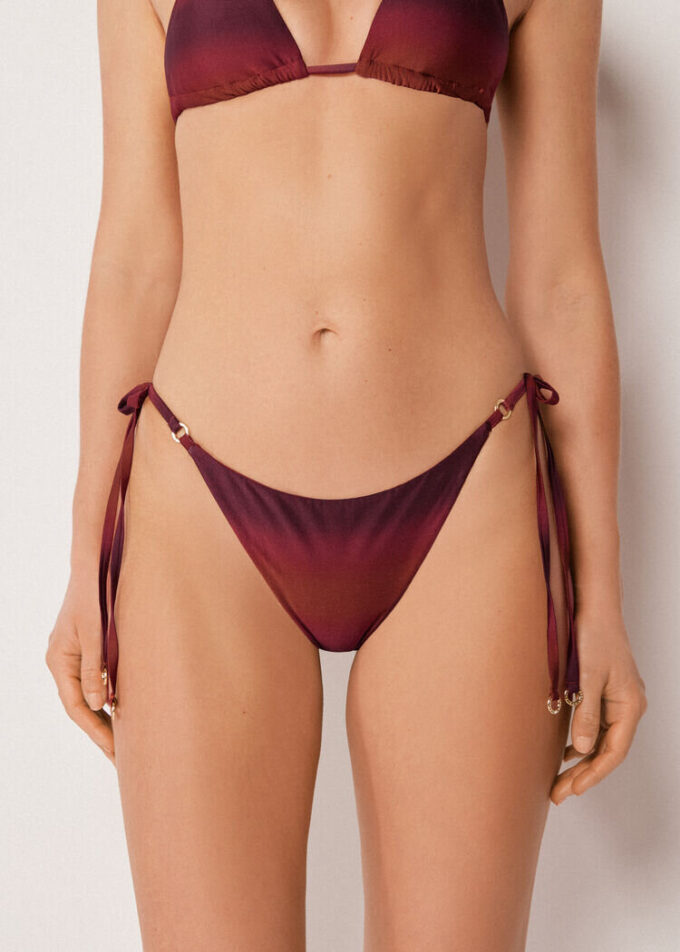 Brazilian-Bikinihosen-Slip in sanften Farbtönen