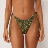 Brazilian-Bikinihosen-Slip mit natürlichem Tie-Dye-Effekt