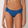 Drapierte Brazilian-Bikinihose aus glänzendem Satin