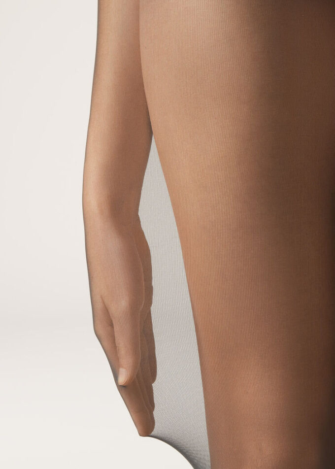 Halbtransparente, matte, weiche und bequeme 30-Den-Strumpfhose