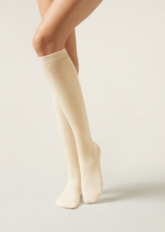 Hohe Socken aus Wolle und Baumwolle