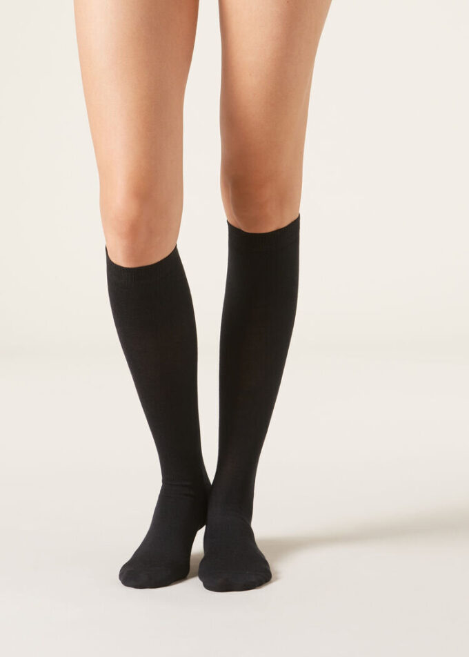 Hohe Socken aus Wolle und Baumwolle