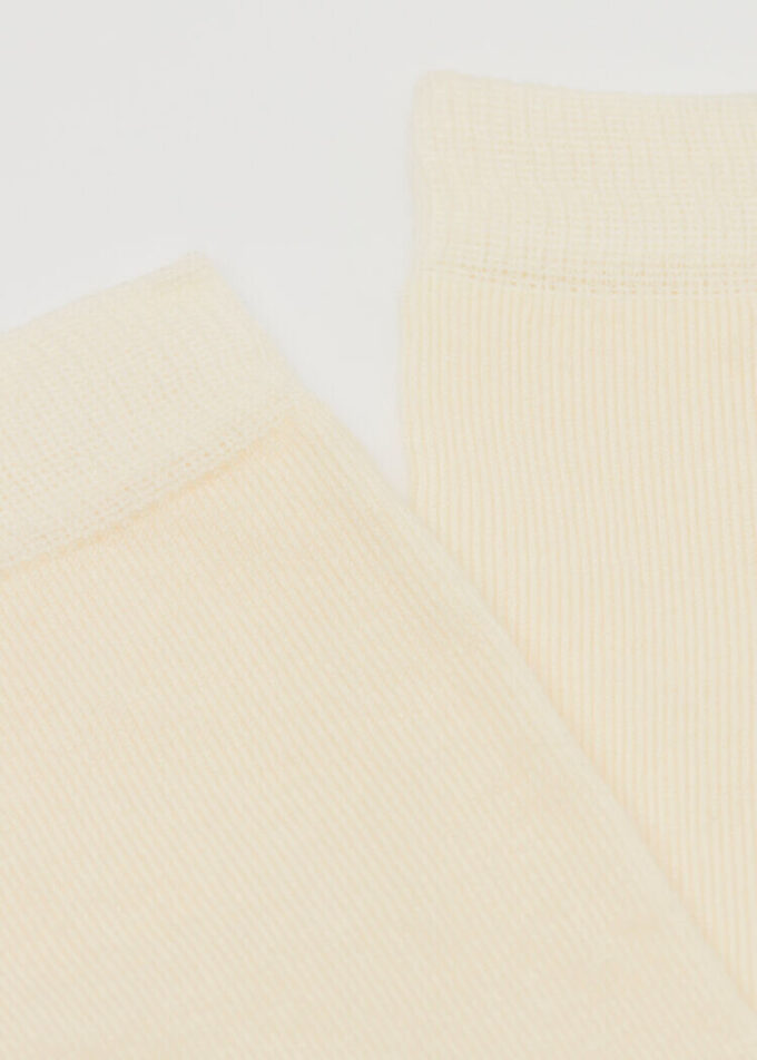 Hohe Socken aus Wolle und Baumwolle