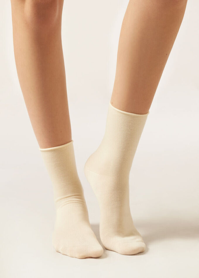 Kurze Socken aus Wolle und Baumwolle