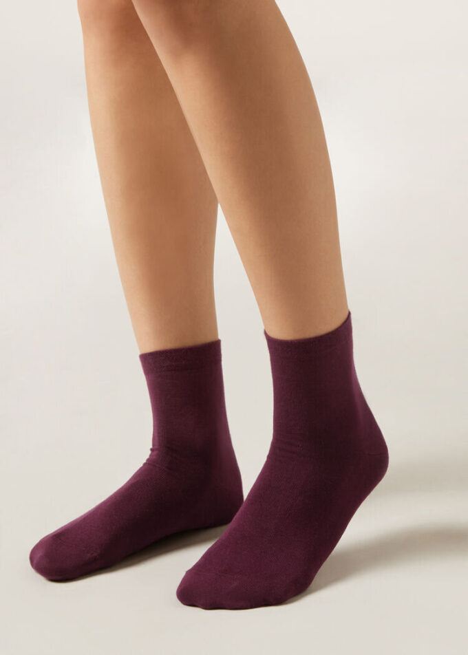 Kurze Socken mit verziertem Bündchen