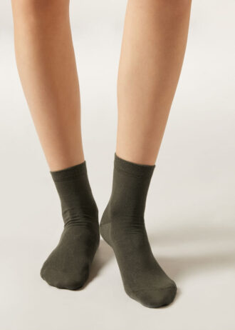 Kurze Socken mit verziertem Bündchen