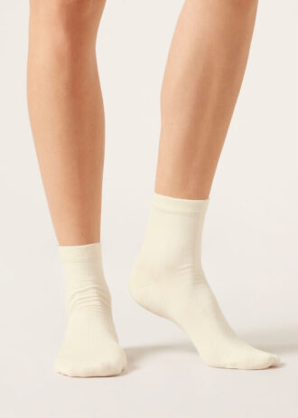 Kurze Socken mit verziertem Bündchen