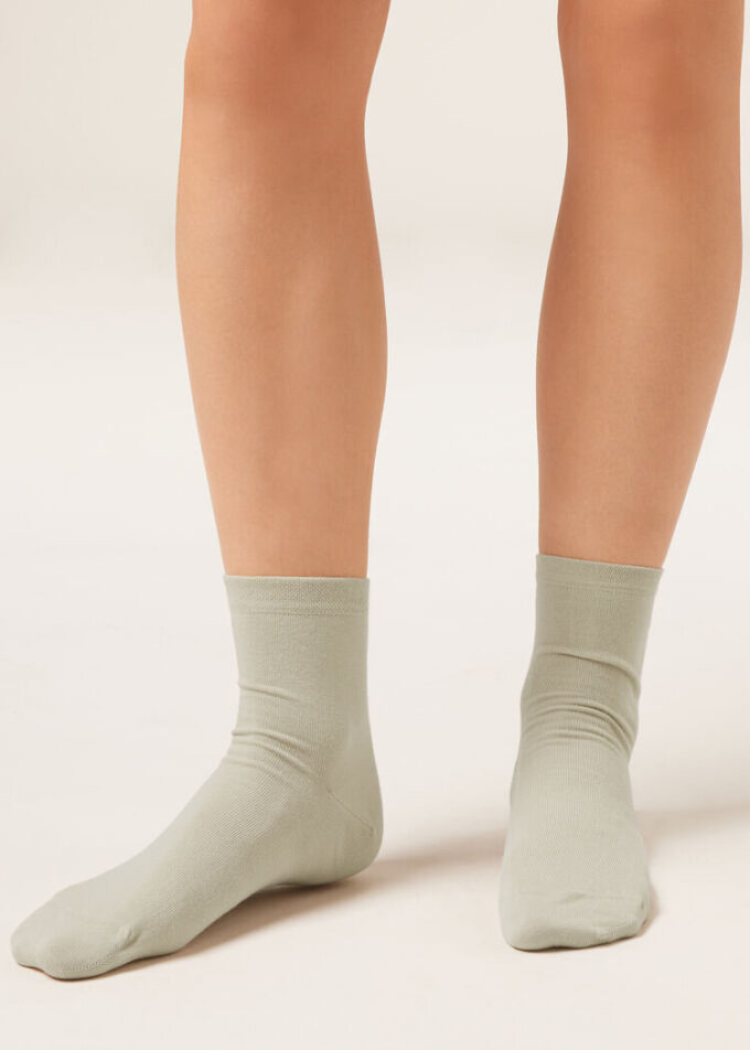 Kurze Socken mit verziertem Bündchen