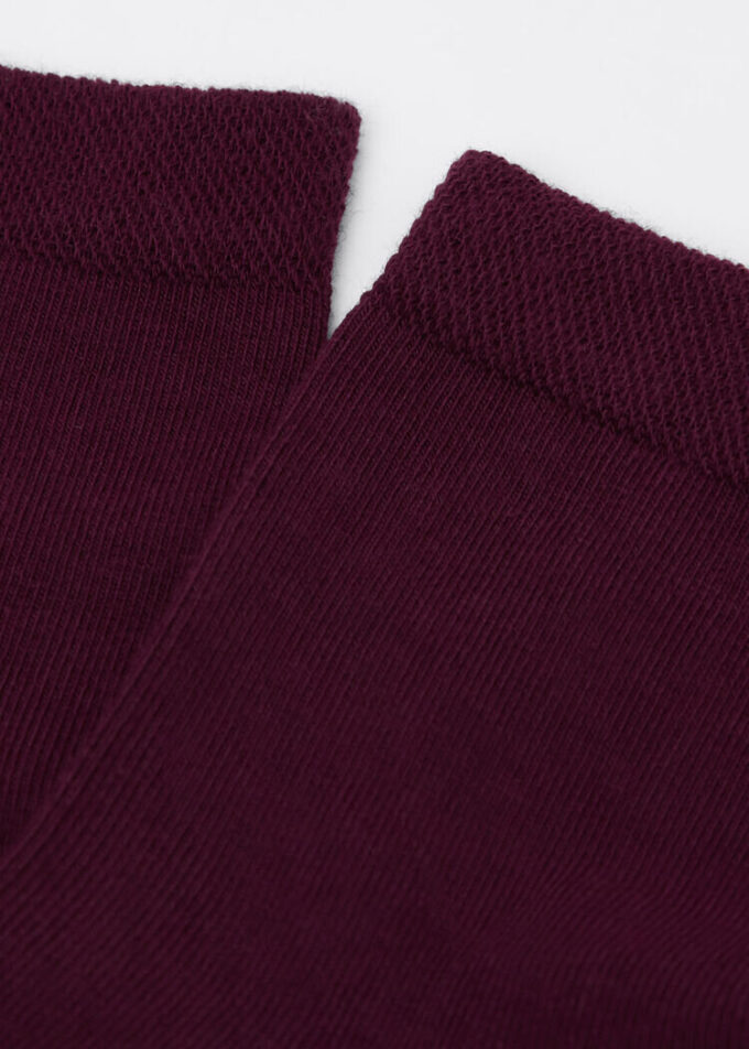 Kurze Socken mit verziertem Bündchen
