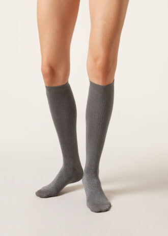 Lange gerippte Baumwollsocken