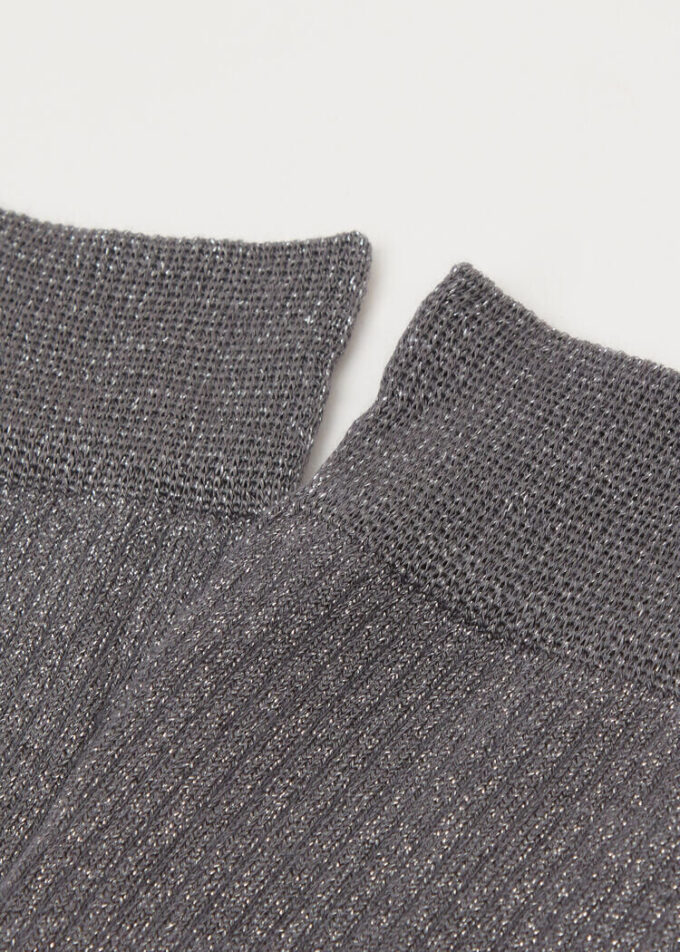 Lange gerippte Baumwollsocken