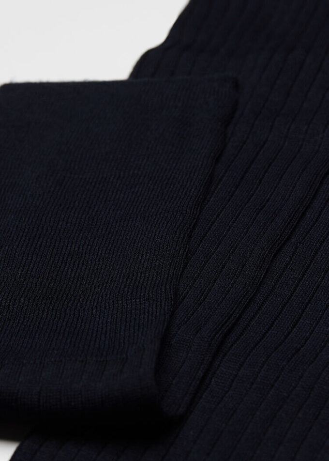 Lange Herrensocken aus Lisle-Garn mit Rippmuster