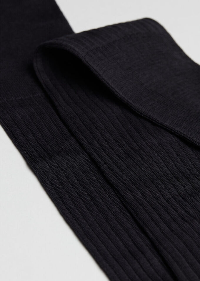 Lange Herrensocken aus Lisle-Garn mit Rippmuster