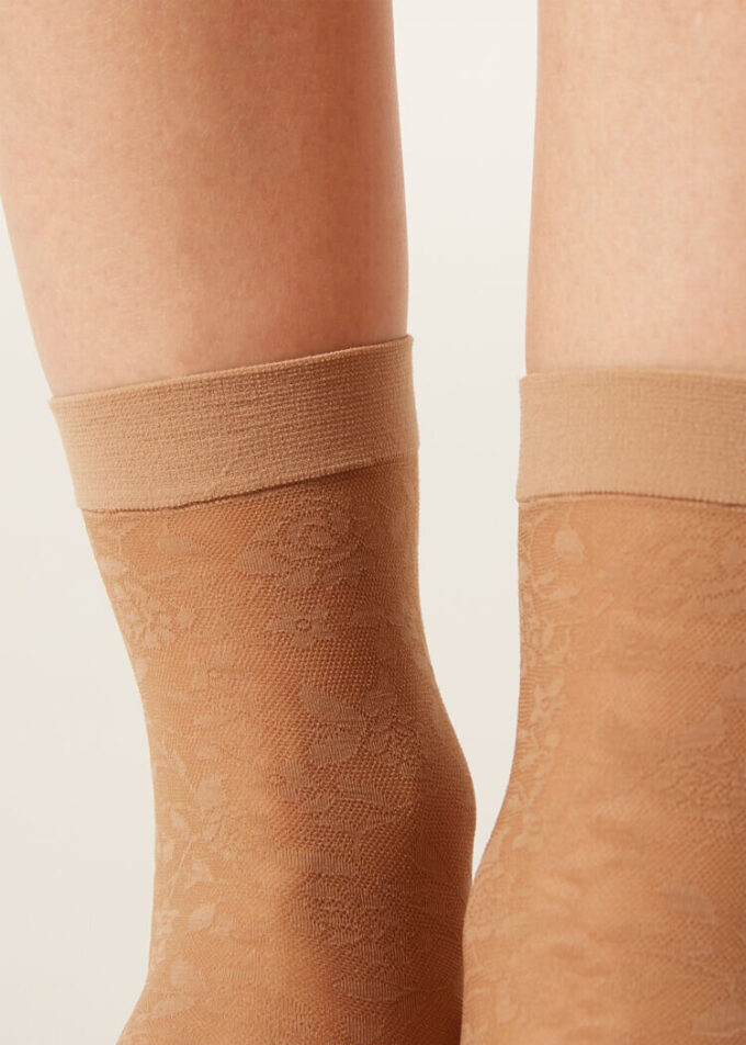Socken mit Blumenmuster
