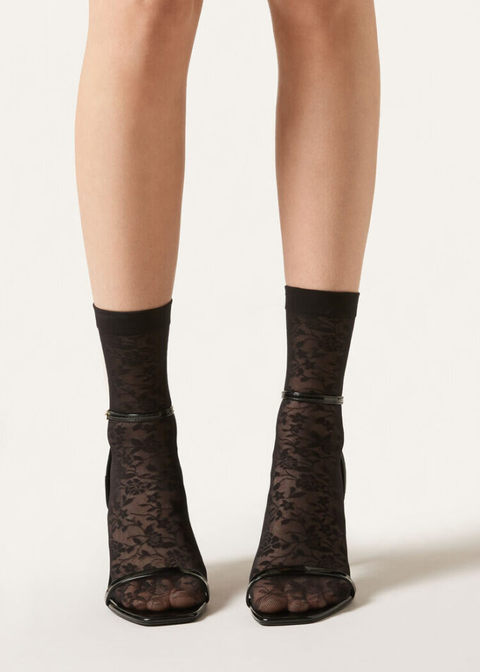 Socken mit Blumenmuster