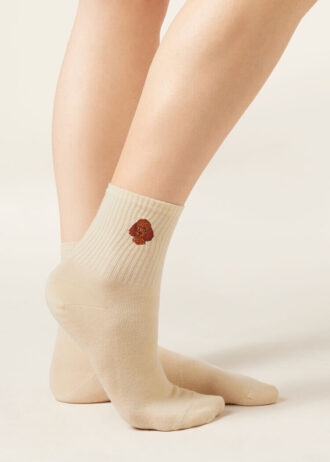Socken mit Hundestickerei