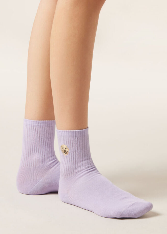 Socken mit Hundestickerei