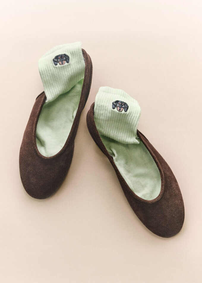 Socken mit Hundestickerei