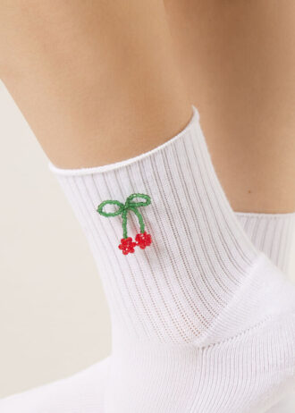 Socken mit Kirschapplikation