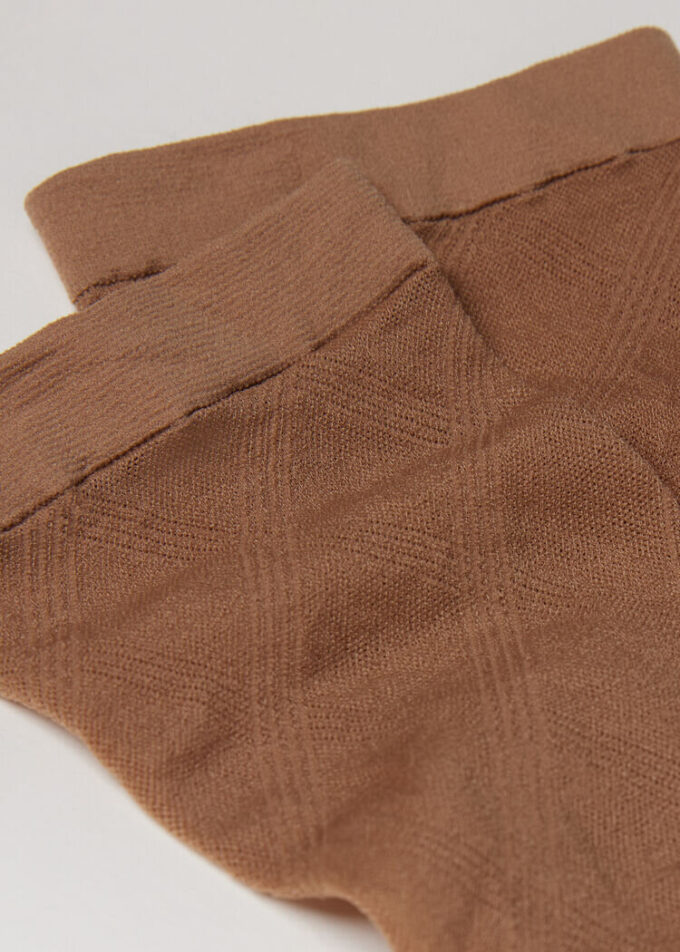 Socken mit Rautenmuster