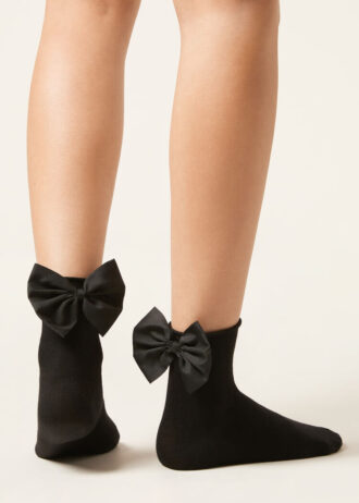 Socken mit Schleife