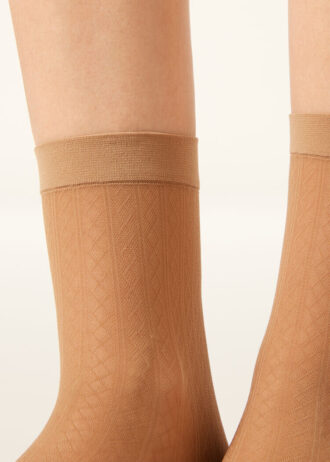 Socken mit vertikalem Rautenmuster