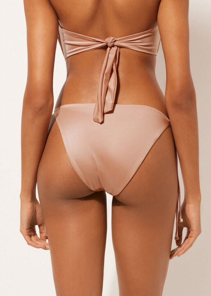String-Bikinihose aus glänzendem Satin