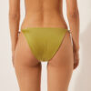 String-Bikinihose aus glänzendem Satin