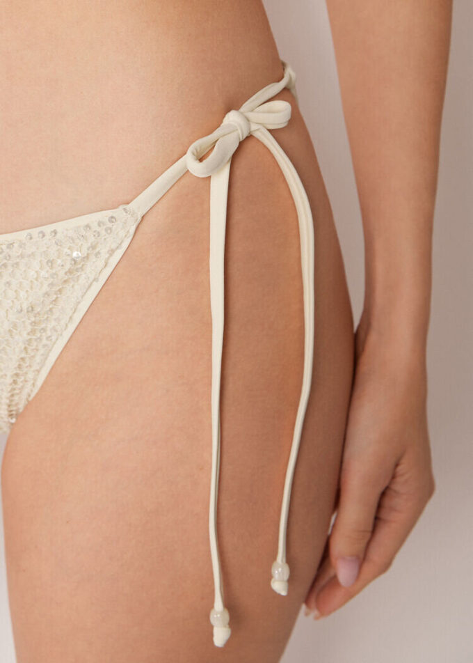 String-Bikinihose aus Pailletten-Netz