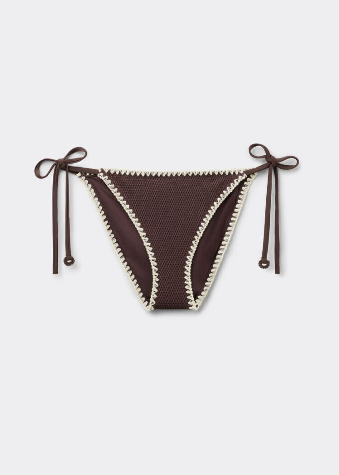 String-Bikinihose mit zweifarbiger Stickerei