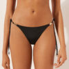 Tanga-Bikinihose in minimalistischem Schnitt