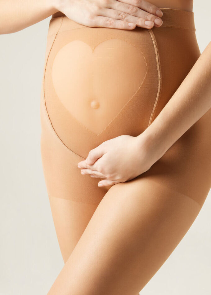 Transparente 20-Denier-Maternity-Strumpfhose mit durchsichtigem Herz