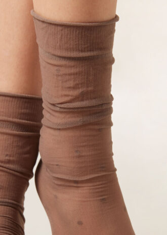 Transparente Socken mit Punktmuster