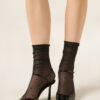 Transparente Socken mit Punktmuster