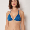 Triangel-Bikinioberteil mit herausnehmbaren Polstern aus glänzendem Satin